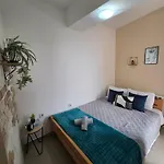 Renovated Calm Close To Center And Free Parking Appartement