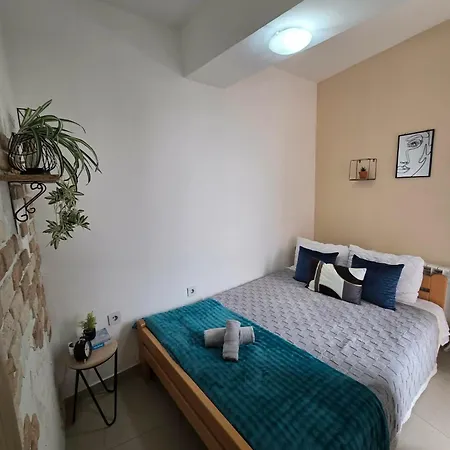 Renovated Calm Close To Center And Free Parking Apartmán