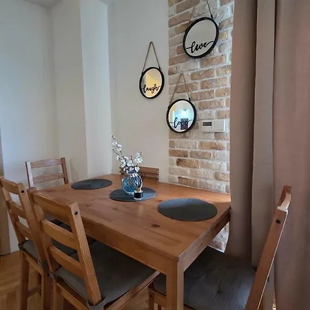 Renovated Calm Close To Center And Free Parking Apartmán
