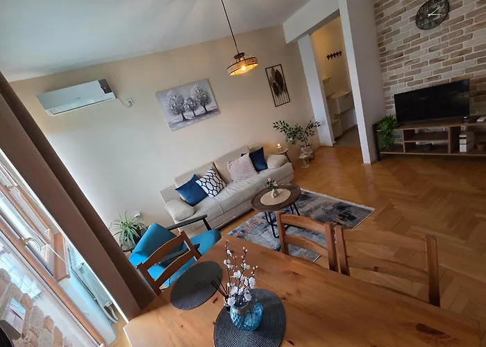 Renovated Calm Close To Center And Free Parking *