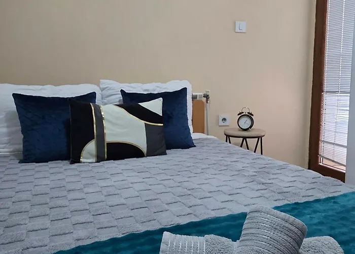 Apartment Renovated Calm Close To Center And Free Parking